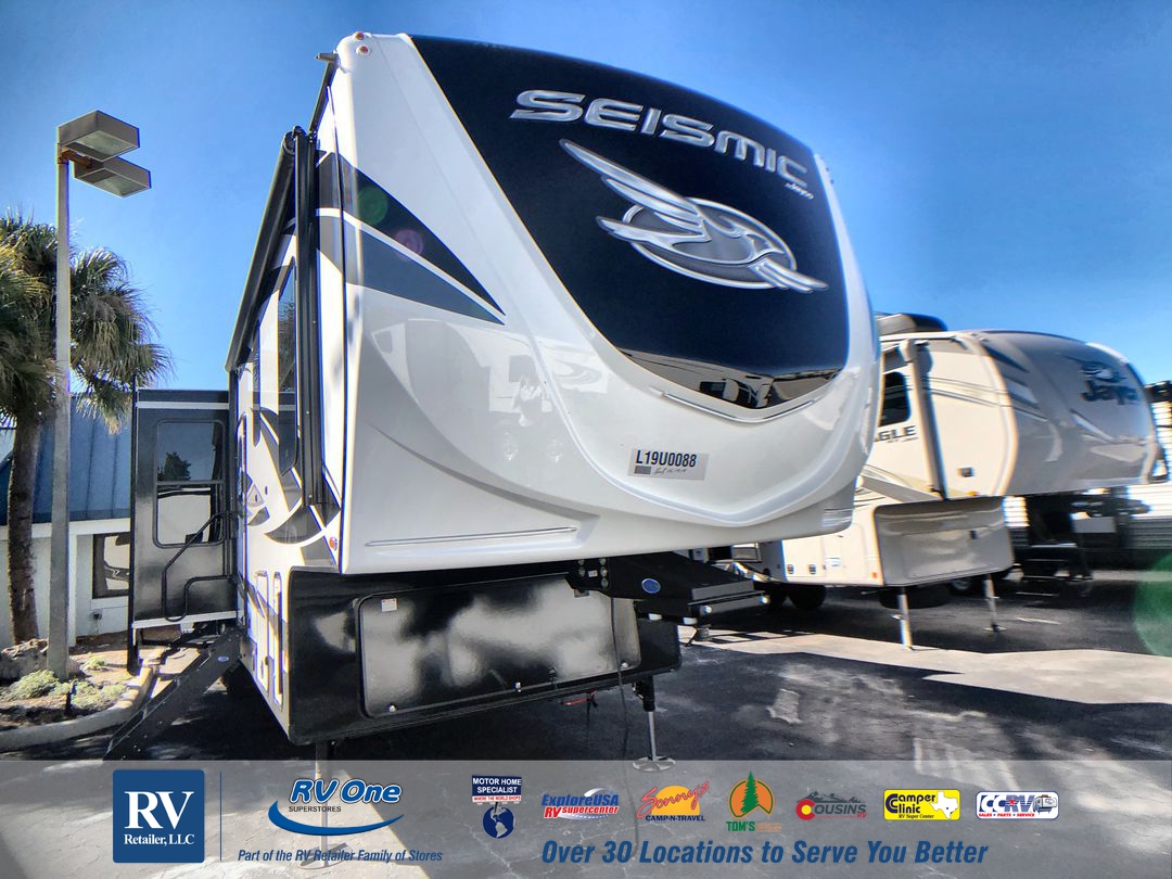 New 2020 Jayco Seismic Toy Hauler SARASOTA, FL 1UJCJSBV8L19U0088