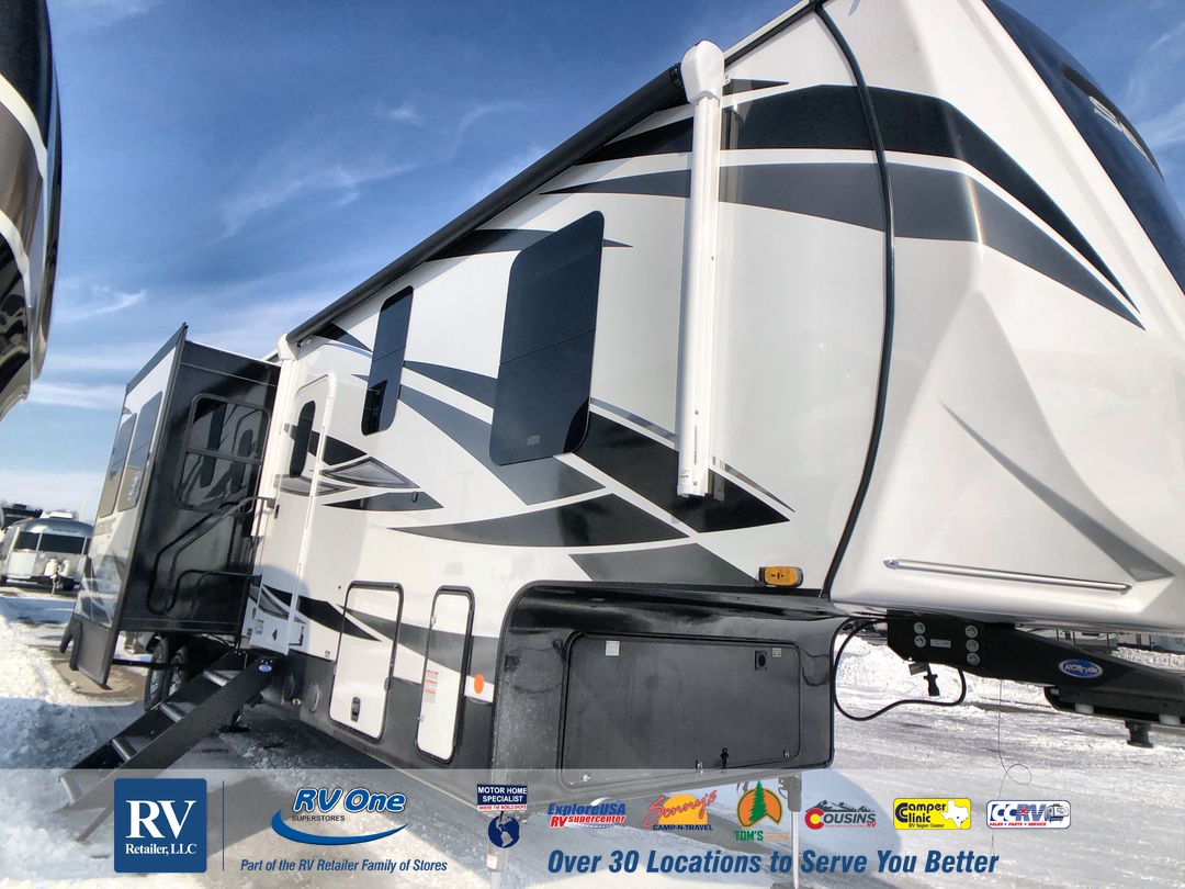 New 2021 Jayco Seismic Toy Hauler ALTOONA, IA 1UJCJSBV7M19U0066 New RVs for Sale Des